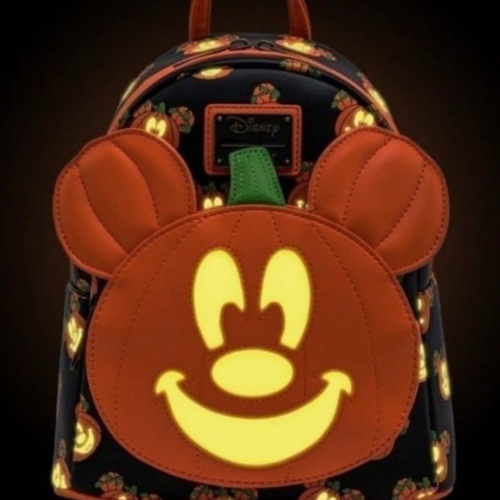 Disneys pumpkin Mickey lounge-fly
